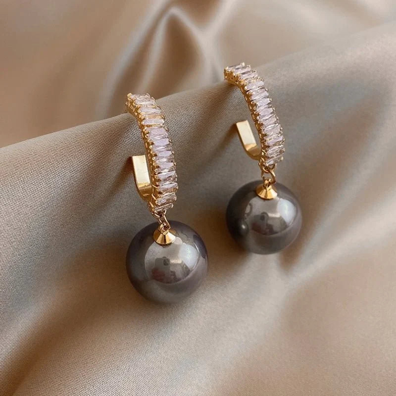 Luxus-Ohrringe mit Perlen und Zirkonen
